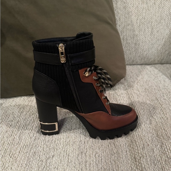 Antonio Melani ankle boots size 8 . Never worn open box. - Picture 7 of 8